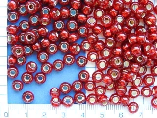 Rokajl, PRECIOSA,červený se stř. průtahem, velikost 1/0/cca8mm/ balení 50g