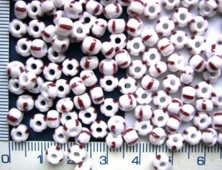 Rokajl, PRECIOSA, velikost 1/0 /cca 7mm/, bílý s červenými proužky,balení 50g