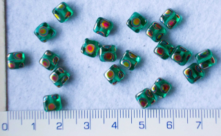 Skleněné korálky, ploškované, zelený čtverec s potiskem,6x6mm,20ks