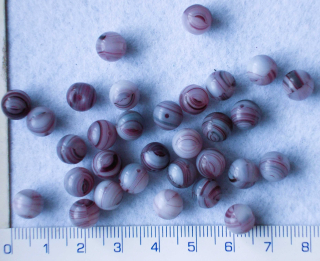 Skleněné korálky, mačkané, bílofialová žíhaná kulička, 8mm,cca31ks-20g