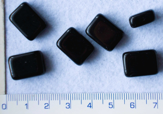 Skleněné korálky, mačkané, černý obdélník,16x12mm,6ks