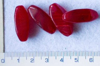 Skleněné korálky, mačkané,červený ovál,25x10mm,4ks