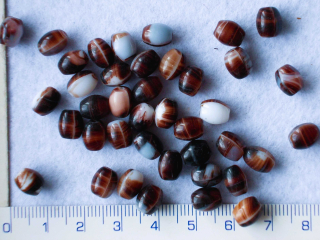 Skleněné korálky,hnědobílý oválek,8x6mm,cca44ks-20g