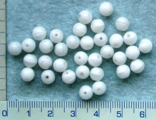 Skleněné korálky,mačkané, bílá kulička, 7mm,cca 47ks-20g