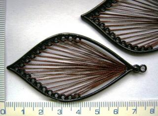 Niťové přívěsky, závěsy, vyplétané nití,hnědá kapka,73mm, 1ks