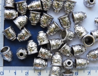 Kaplíky, stříbrný ozdobný, 11x10mm, otvor 7mm,1ks
