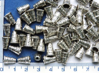 Kaplíky, platinový ozdobný kužel, 7x10mm, otvor 5mm,1ks