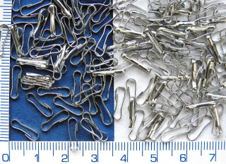 Zapínání jednoduchý háček barva platina,11mm,1ks