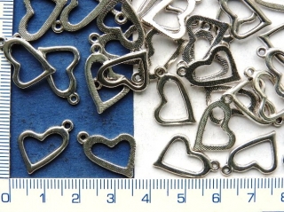 Kovové přívěsky,stříbrné srdce,20x15mm,1ks