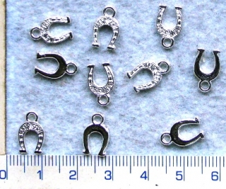 Kovové přívěsky,stříbrná podkova,12x8mm,1ks
