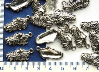 Kovové přívěsky,stříbrná kopačka,23x12mm,1ks