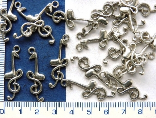 Kovové přívěsky,stříbrná nota s housl.klíčem,32x11mm,1ks