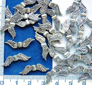 Kovové korálky - přívěsky,starostříbrná křídla,23mm,1ks