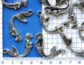 Kovové korálky,stř.mořská panna, 35x18mm,1ks