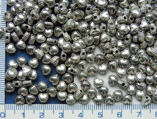 Kovové korálky,stř.srdíčko,5mm,1ks