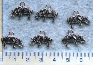 Kovové korálky,stř.slon,13x18mm,1ks