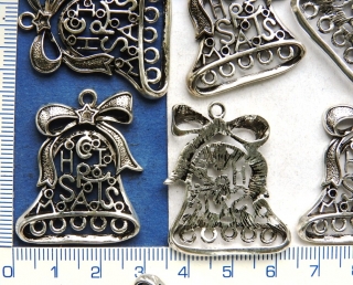 Kovové korálky - přívěsky,stř.zvoneček,35x29mm,1ks