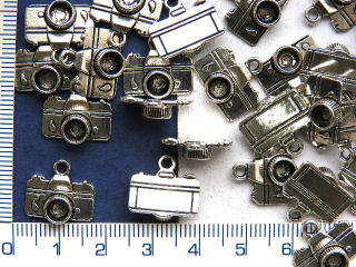 Kovové korálky - přívěsky,stř.foťák,15x14mm,1ks