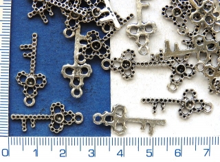 Kovové korálky - přívěsky,stř.klíček,26x11mm,1ks