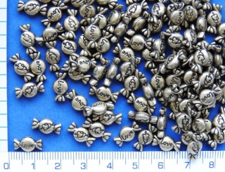 Kovové korálky - přívěsky,mosaz.bonbonek love,11x6mm,1ks