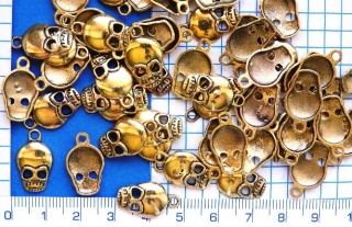 Kovové korálky - přívěsky,zlatá lebka, 19x11mm,1ks