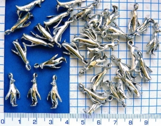 Kovové korálky - přívěsky,stř.tučňák,20x10mm,1ks