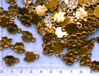 Kovové korálky - přívěsky,17mm, zlatý čtyřlístek,1ks