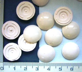 Keramické korálky, bílý kabošon,5x15mm,1ks