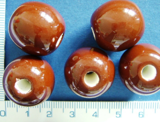 Keramické korálky,20mm,hnědá kulička,1ks