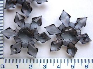 Plastové korálky, 29mm, šedá vločka, 1ks