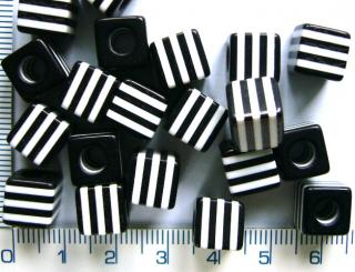 Plastové korálky, 9mm, černobílá kostička, 1ks