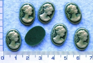 Plastové kabošony, kamej zelený s madonkou,18x13mm,1ks