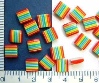 Plastové, nalepovací,8mm, duhový čtverec , 1ks