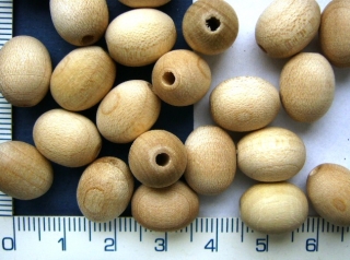 Dřevěné korálky, sv. hnědý váleček, 17x13mm,6ks