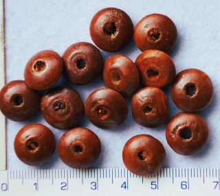 Dřevěné korálky, hnědá placka/rondel/,14x6mm,15ks