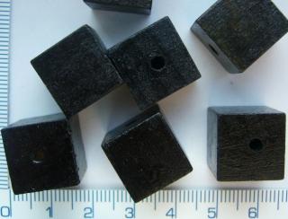 Dřevěné korálky, 14mm, černá kostka, 1ks