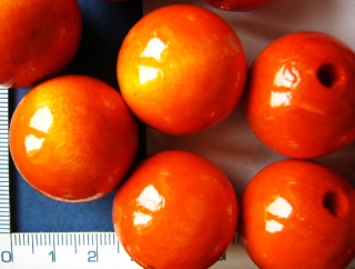 Dřevěné korálky, oranžová kulička, 30mm,1ks