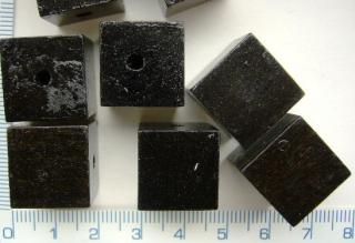 Dřevěné korálky, 16mm, černá kostka, 1ks