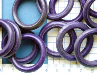 Dřevěné korálky, fialový lakovaný kruh,33mm,1ks