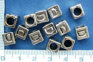 Kovové korálky, písmenka, 6x7mm, průměr průtahu 4mm, D