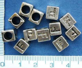 Kovové korálky, písmenka, 6x7mm, průměr průtahu 4mm, F