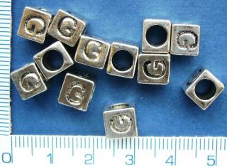 Kovové korálky, písmenka, 6x7mm, průměr průtahu 4mm, G