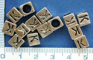 Kovové korálky, písmenka, 6x7mm, průměr průtahu 4mm, K