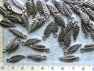 Kovové korálky, lístek, 20x7mm,1ks