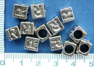 Kovové korálky, písmenka, 6x7mm, průměr průtahu 4mm, R