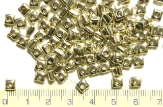 Kovové korálky, stř.čtvereček,5x3mm,1ks