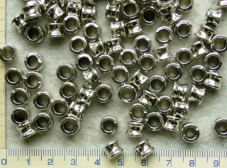Kovové korálky, 8x6mm,zdobený korálek s velkým průtahem,otvor 4mm1ks