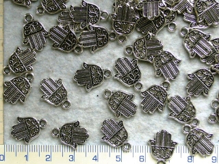 Kovové korálky,stříbrná ruka fatimy,17x13mm,1ks