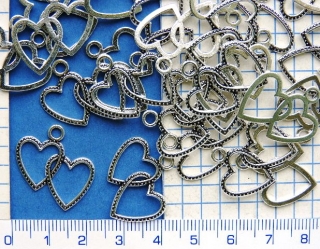 Kovové korálky,stř.srdce v sobě,23x22mm,1ks
