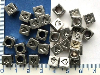 Kovové korálky,velkodírkové, kostičky (piky) 7x7mm,1ks